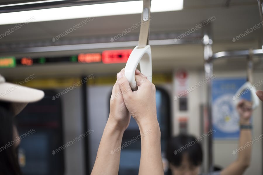 عکس دستگیره قطار
