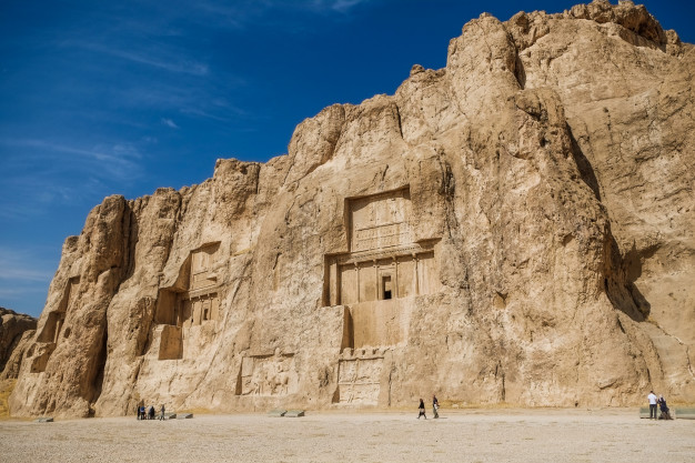 عکس اثر باستانی نقش رستم در شیراز