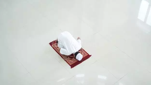 عکس نماز خواندن