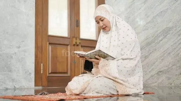 عکس نماز خواندن زن مسلمان