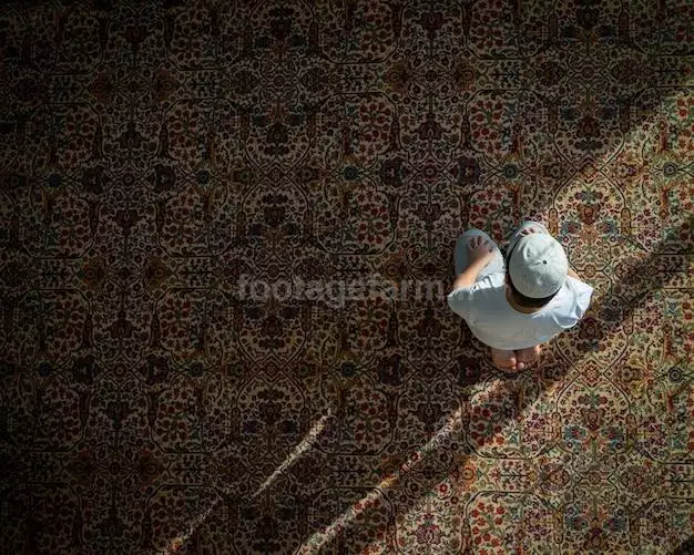 عکس نماز خواندن در مسجد