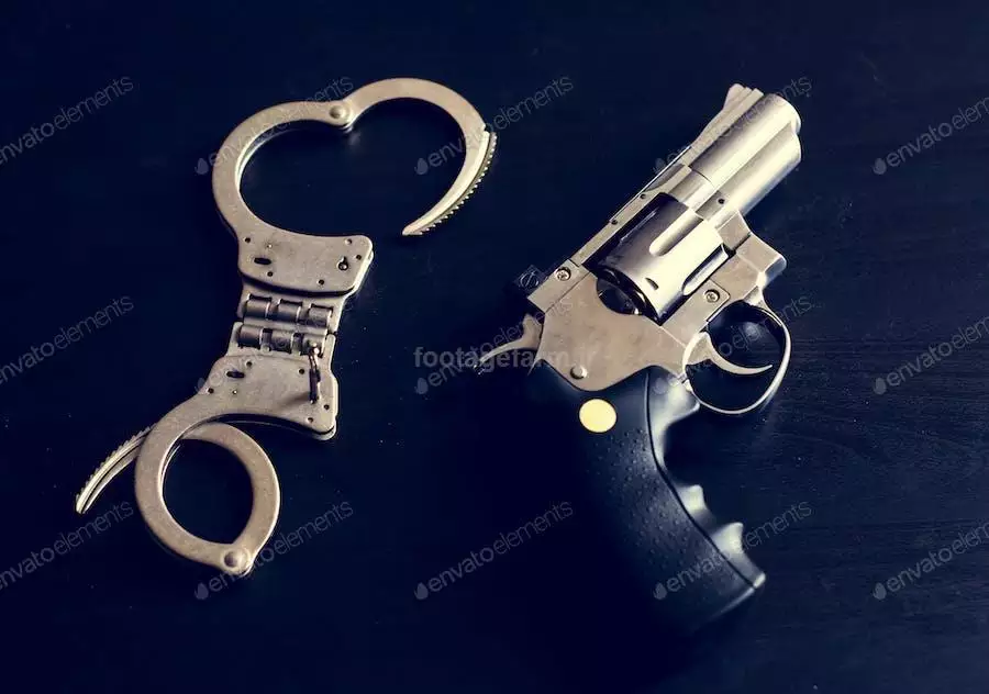 عکس اسلحه و دستبند
