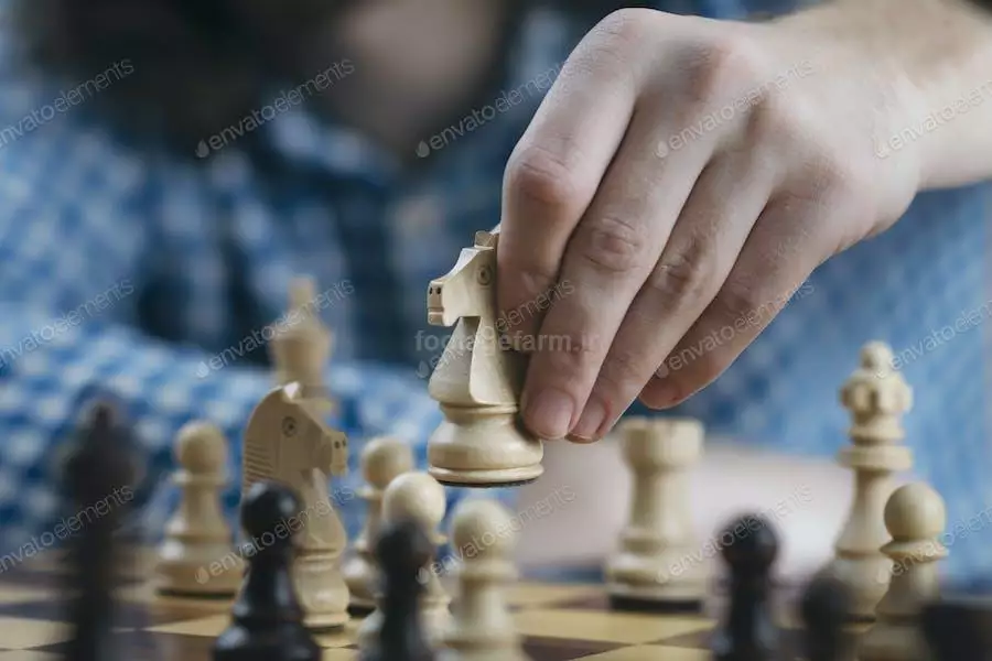 عکس حرکت دادن مهره اسب در شطرنج