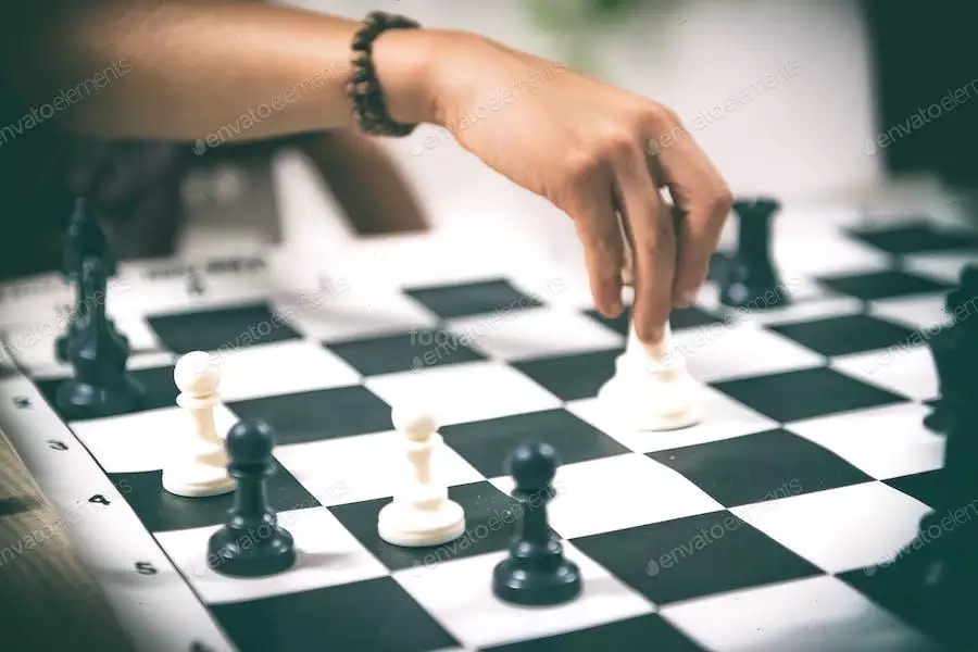 عکس حرکت دادن مهره شطرنج