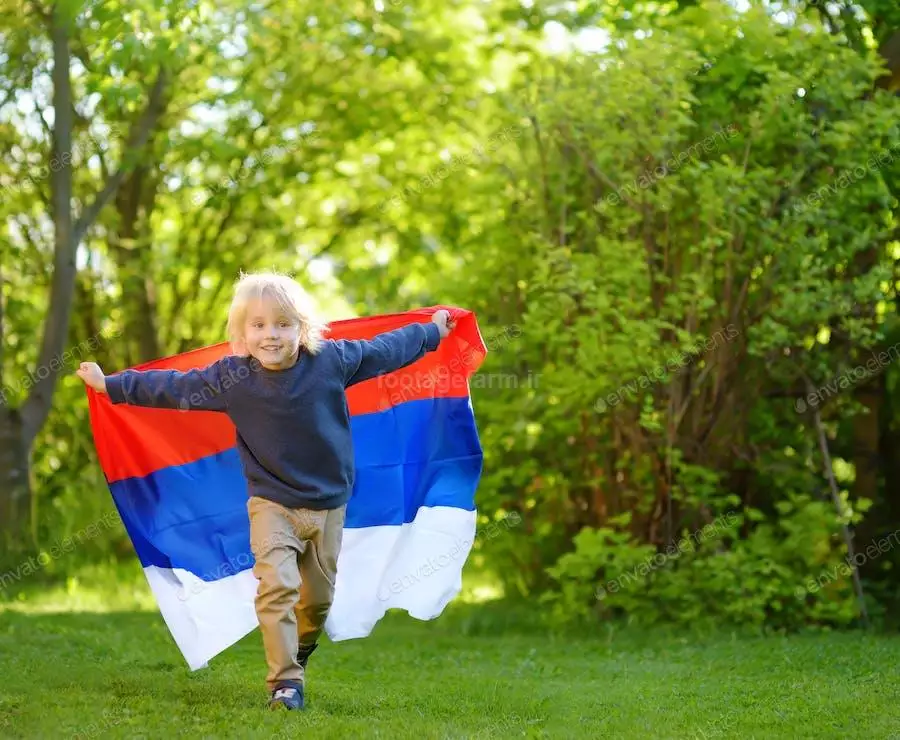 عکس کودک با پرچم روسیه
