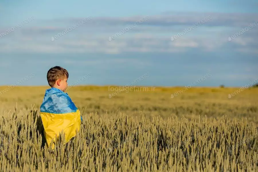 عکس پسربچه با پرچم اوکراین