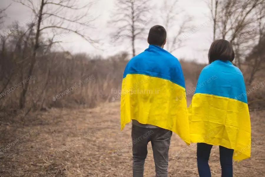 عکس زن و شوهر با پرچم اوکراین