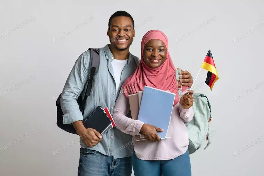 عکس پرچم آلمان در دست دانشجوهای مهاجر